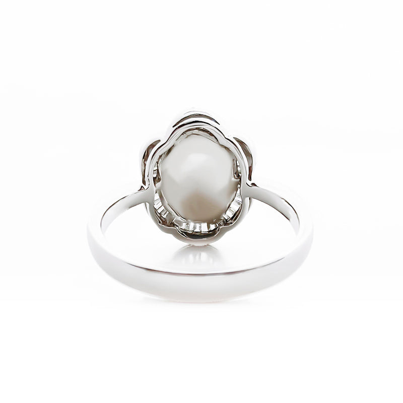 18K (750) White Gold Ladies/ Women Imperial Jade and Diamond Flower Ring