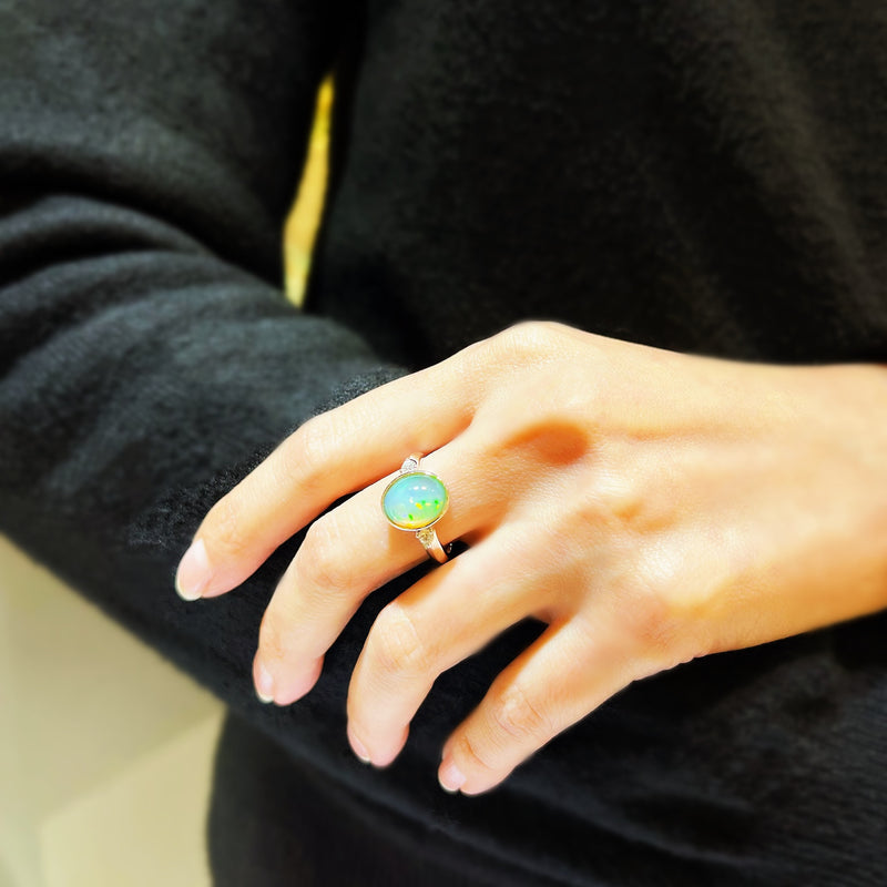 18K/750 White Gold Opal Diamond Ring
