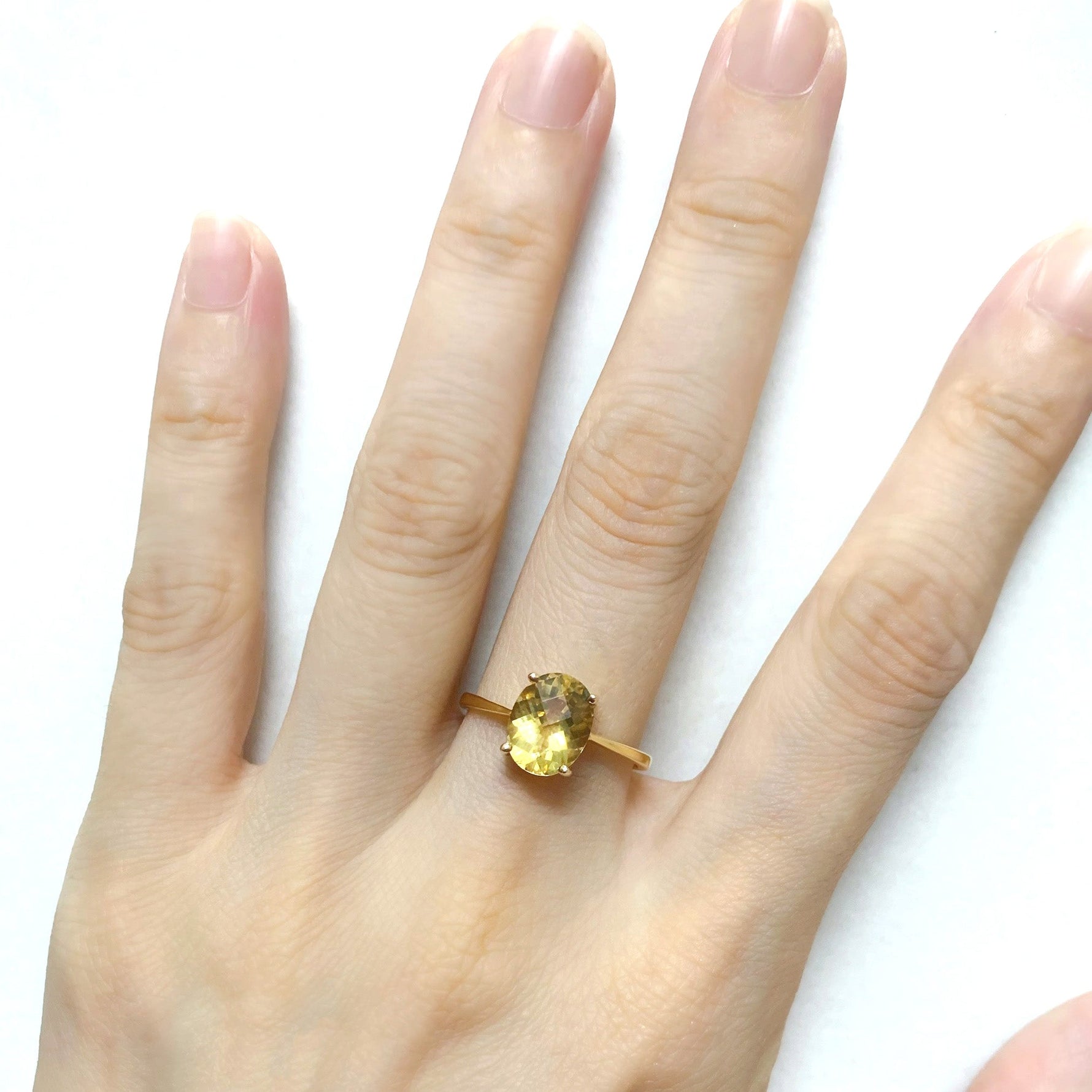 14K (585) Yellow Gold Ladies/ Women Oval Shaped Yellow Topaz Ring