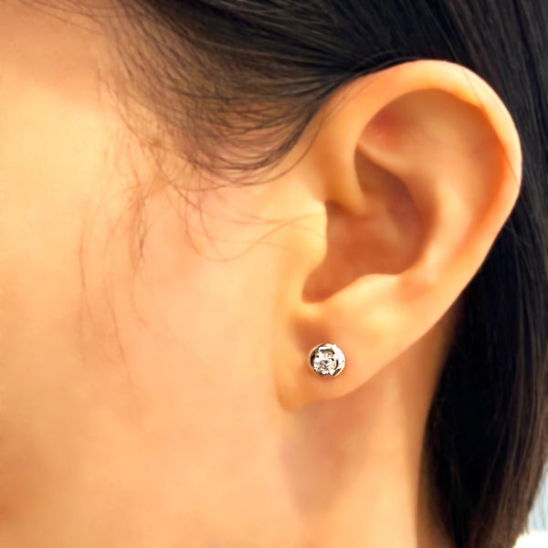 18K/750 White Gold Four Prong Dome Diamond Earrings
