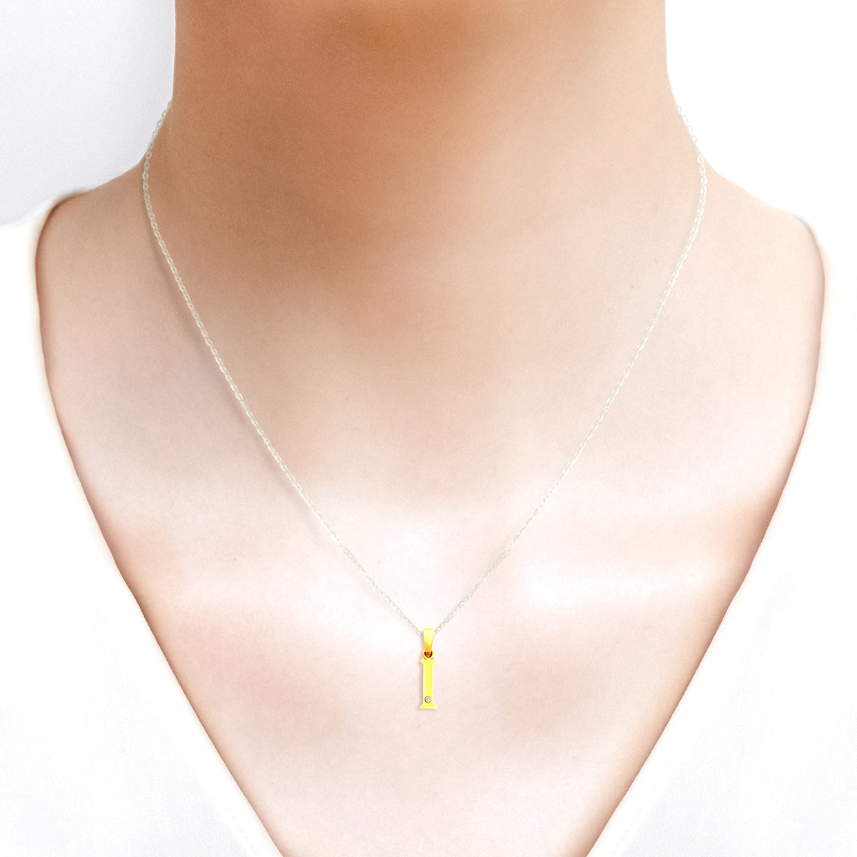 9K (375) Yellow Gold Ladies/ Women Letter I Diamond Pendant
