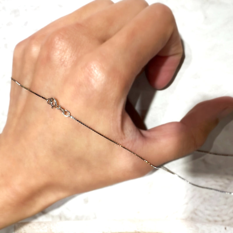 18K/750 White Gold Box Necklace