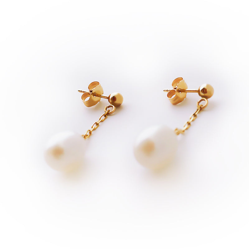 14K (585) Yellow Gold Ladies/ Women Cultured Pearl Dangling Earrings