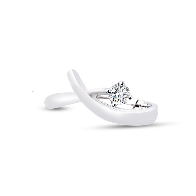 18K (750) White Gold Ladies/ Women Contemporary Design Diamond Ring