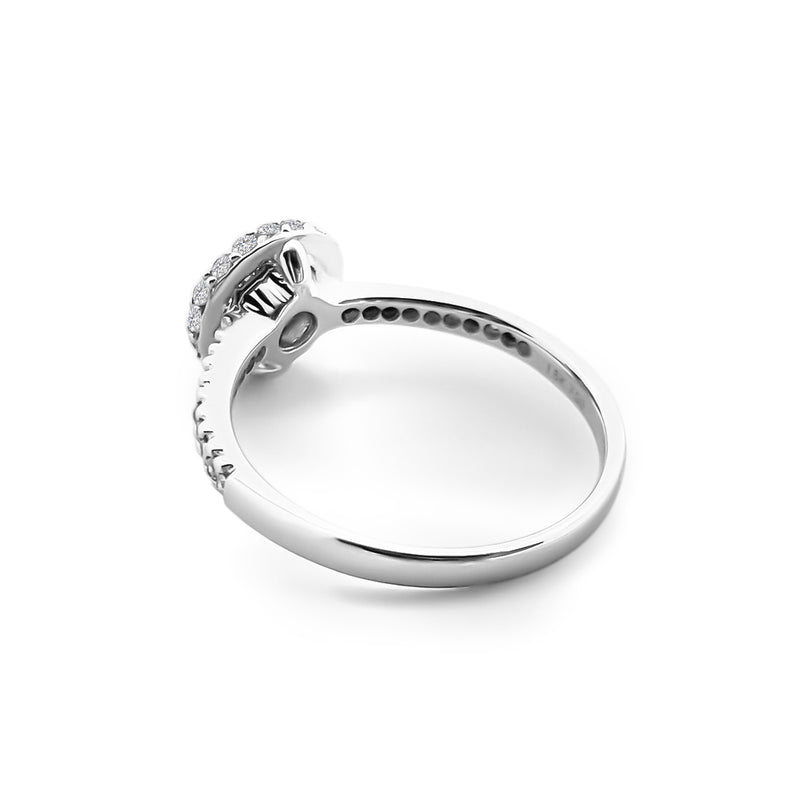18K (750) White Gold Ladies/ Women Diamond Halo Ring