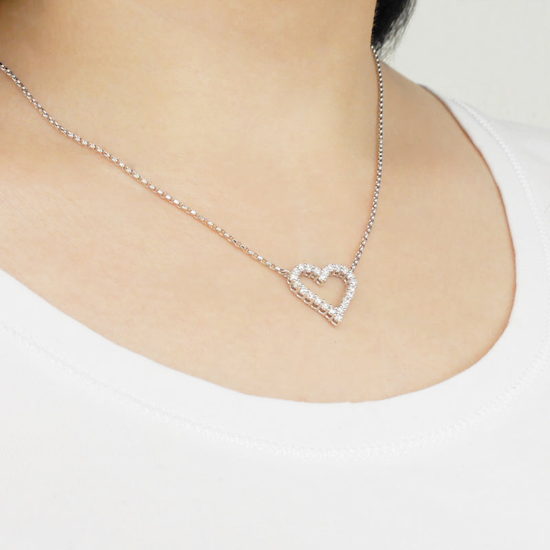18K (750) White Gold Ladies/ Women Everyday Wear Love Shaped Diamond Necklace