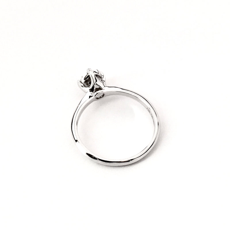 18K (750) White Gold Ladies/ Women Everyday Wear Solitaire Diamond Ring